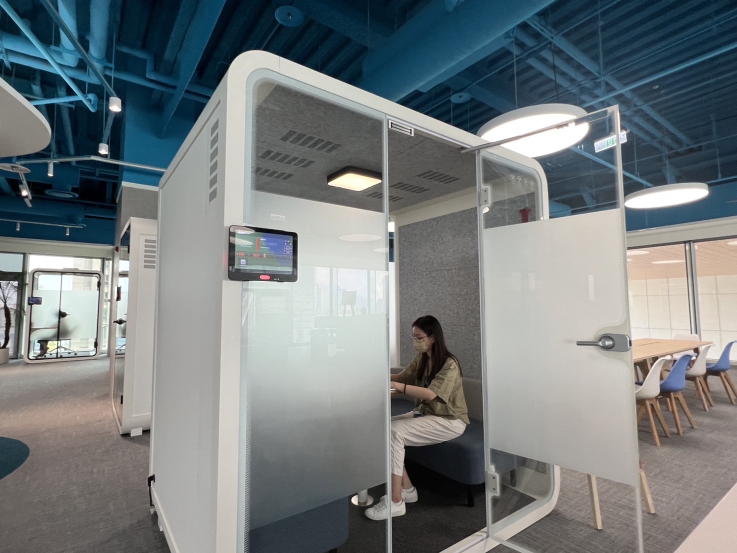 SG胜游高雄據點的智慧行動辦公艙，展現SG胜游在面板以外的研發應用軟實力