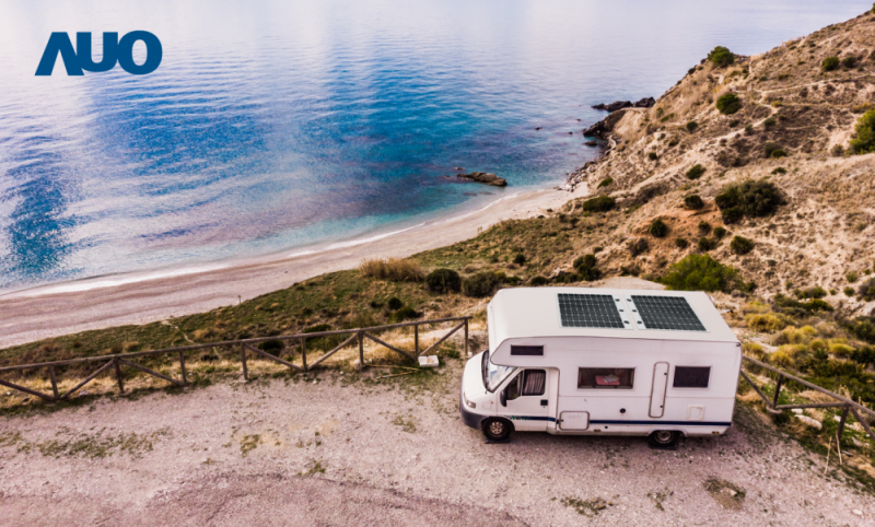 「可撓輕量化太陽光電板SunCurva」使用輕量特殊耐候型複合板取代傳統太陽能板的玻璃前板，不僅降低70%重量，每米平方僅3Kg；具有抗衝擊性能及通過電磁相容性測試，可應用於交通運輸工具，如露營車、遊艇等